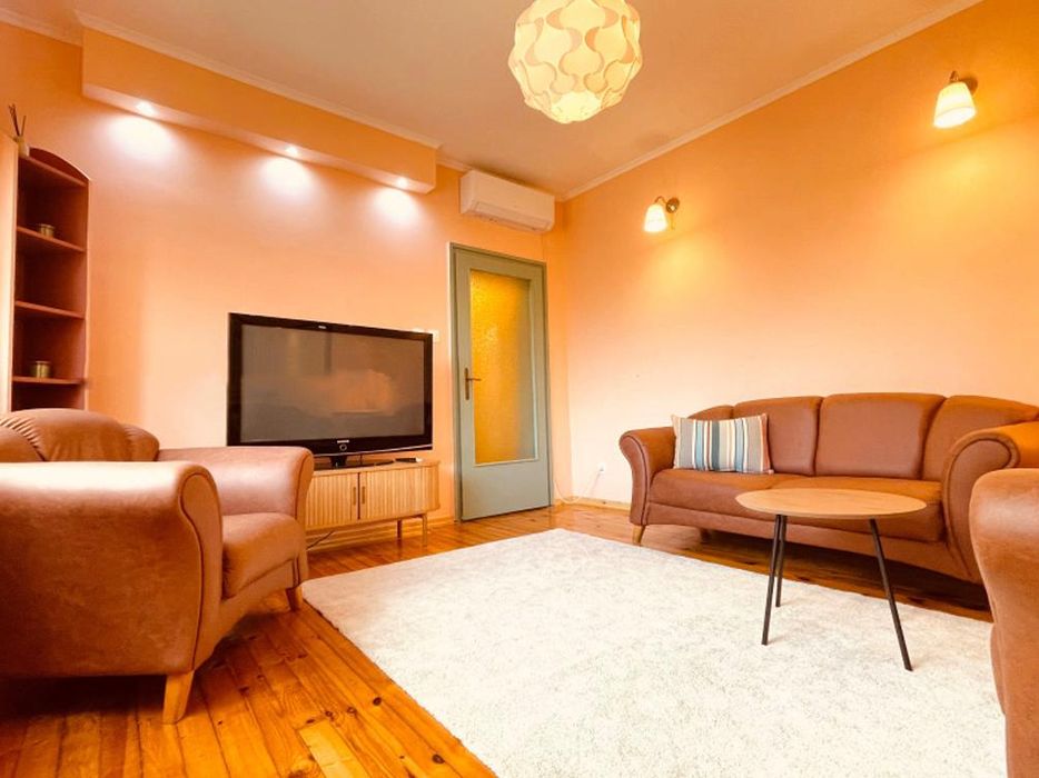 Дава се под наем Двустаен апартамент в София, Център - 60 кв.м за 799 € - Снимка #1