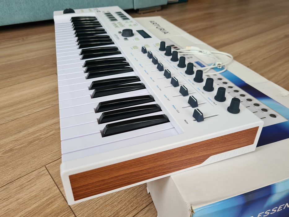 Arturia KeyLab Essential 49 mk3 Миди клавиатура