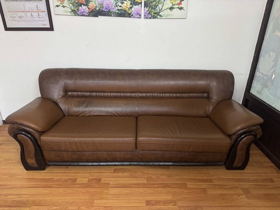 Продаю срочно . Стол