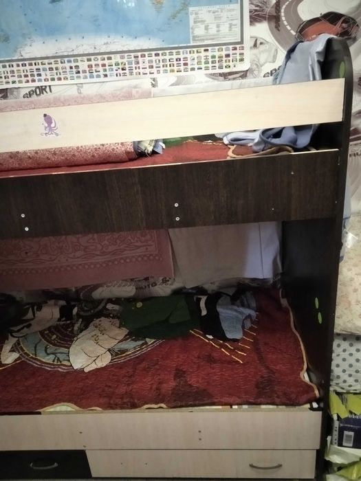 Детская кровать этажерка