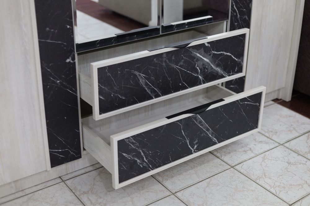 Шкаф , скидка успейте приобрести.