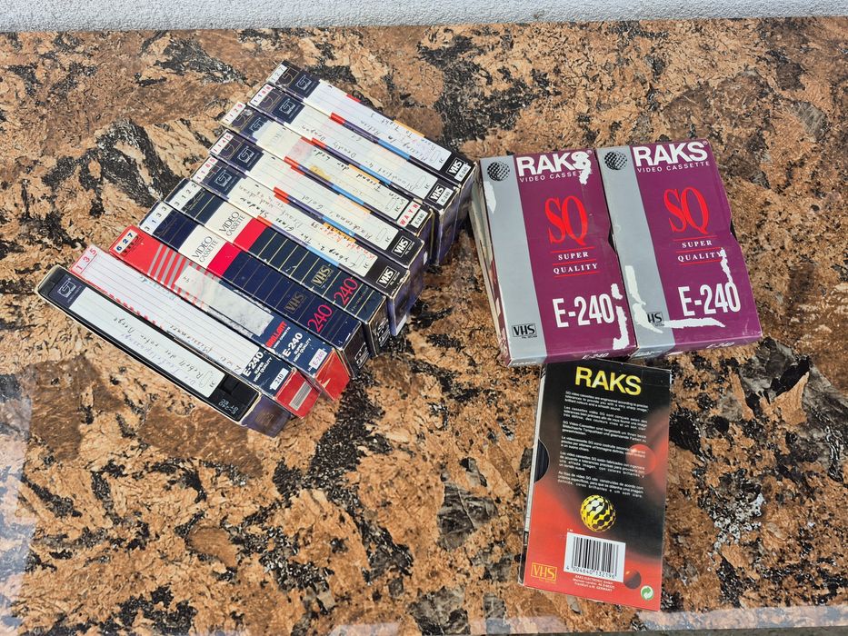 Vând Lot 16 casete video VHS  originale 240minute Raks colectie filme