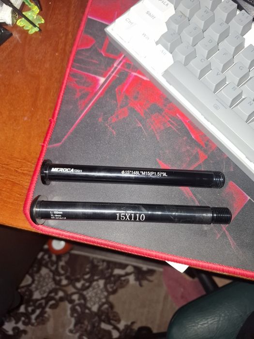 Vând ax 15x110 și 15x100 pentru bicicleta