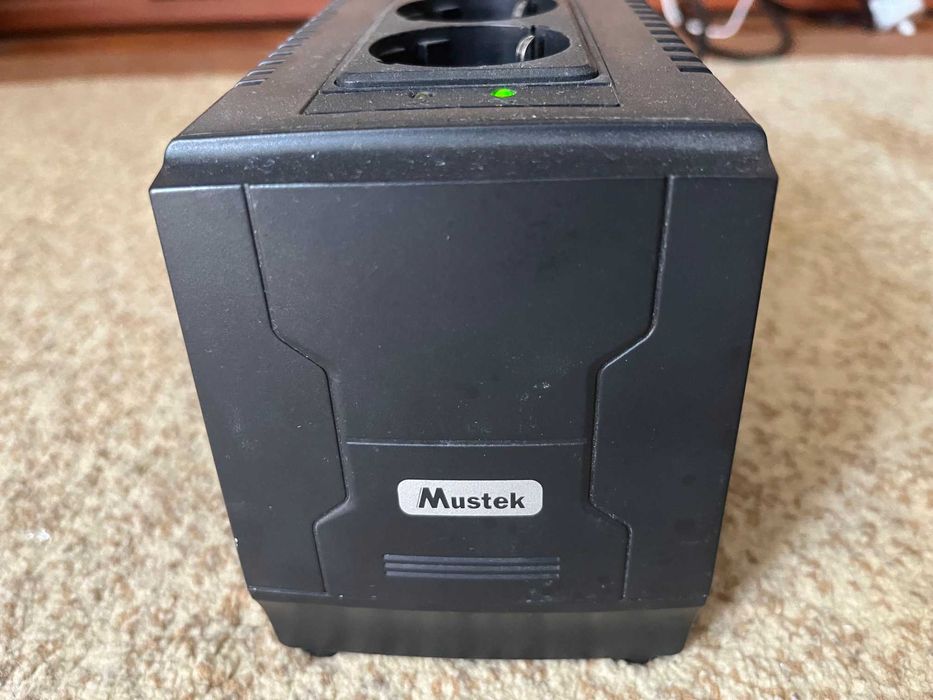 Stabilizator de tensiune Mustek PM 1000 AVR