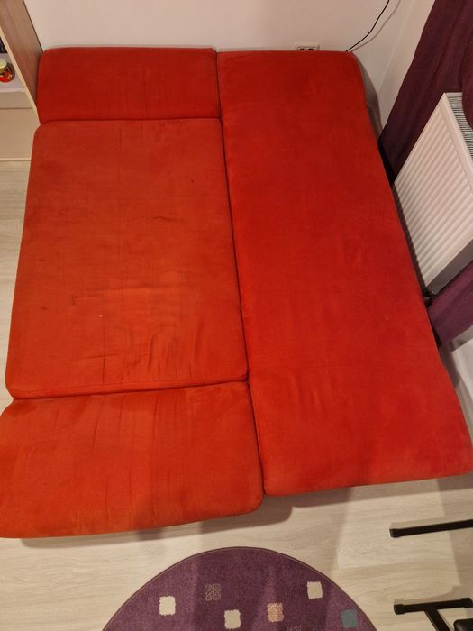 Canapea rosie extensibila