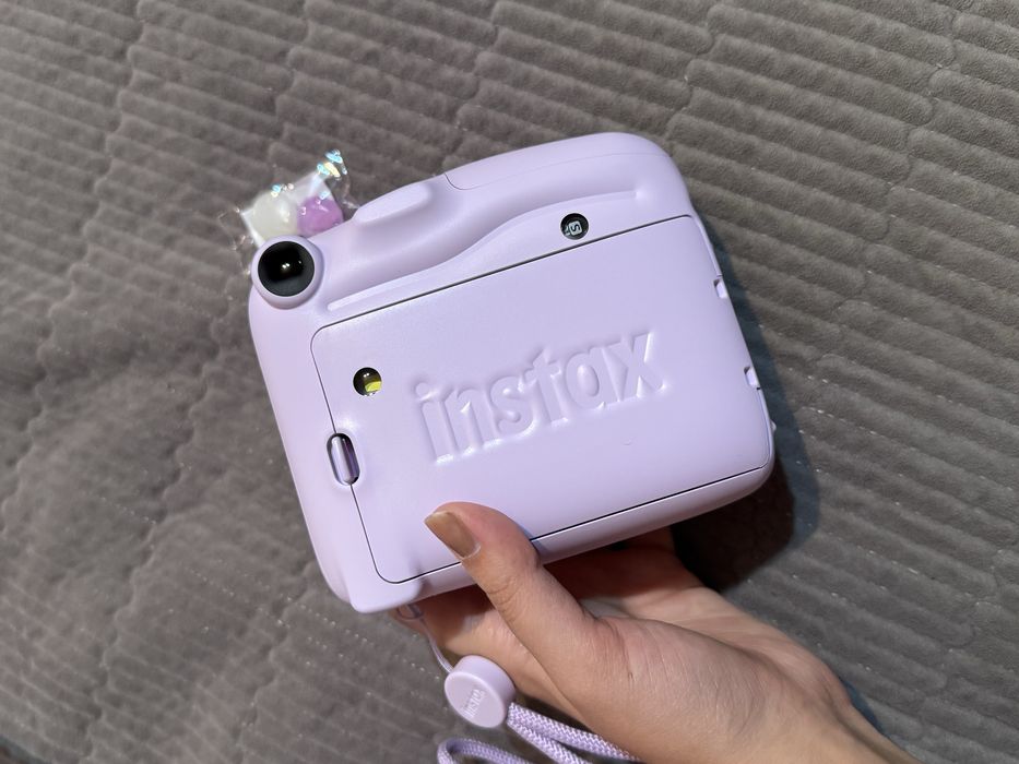 Продам Instax mini 11