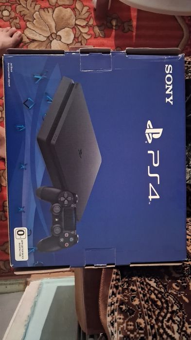 Продам PS4 slim 1tb