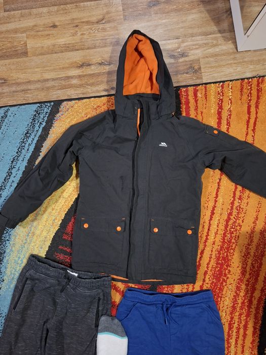 Яке Trespass , анцузи Sensey и Zara