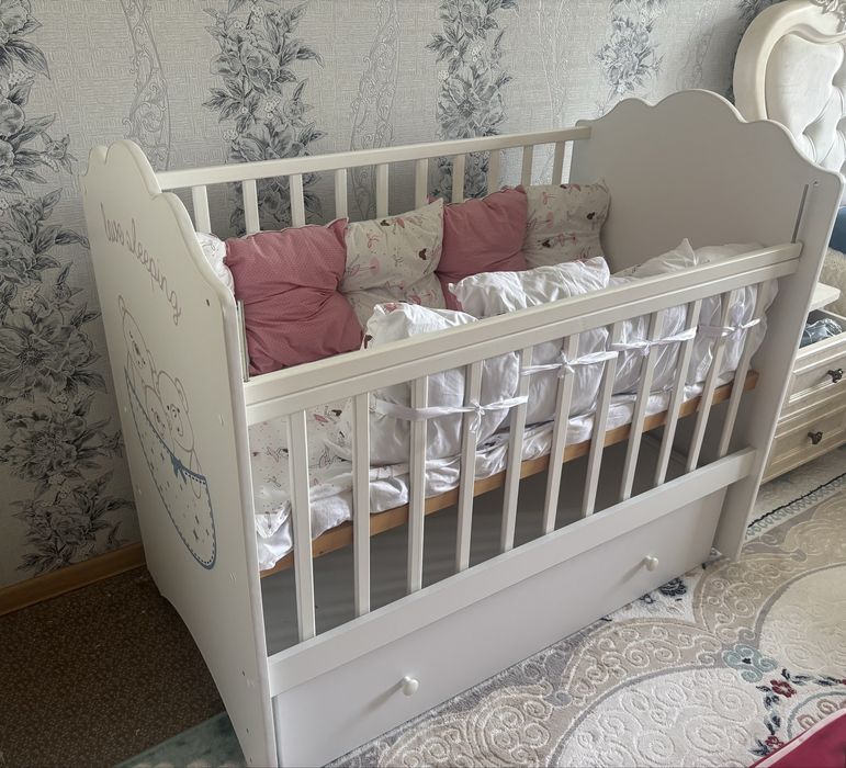 Манеж детский с маятником