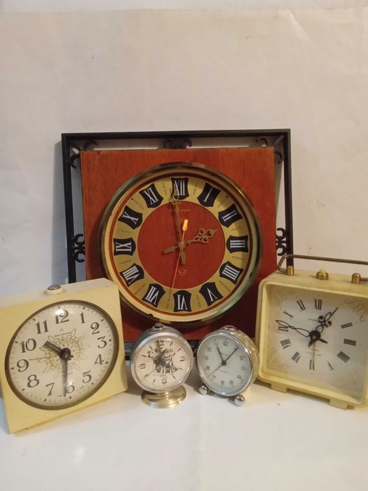 Часы браслеты наручные женские,будильники