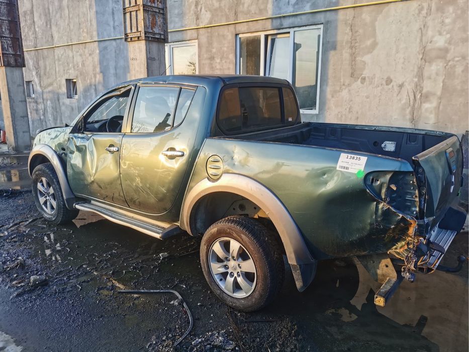 Mitsubishi L200 avariat