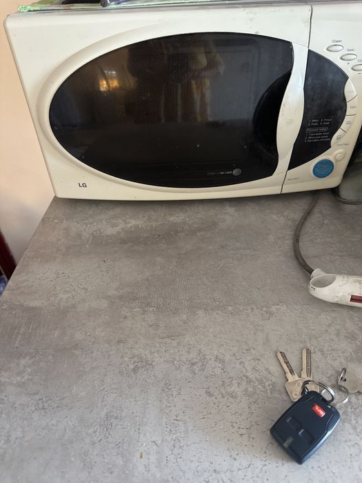 Продам микроволновку LG 23л