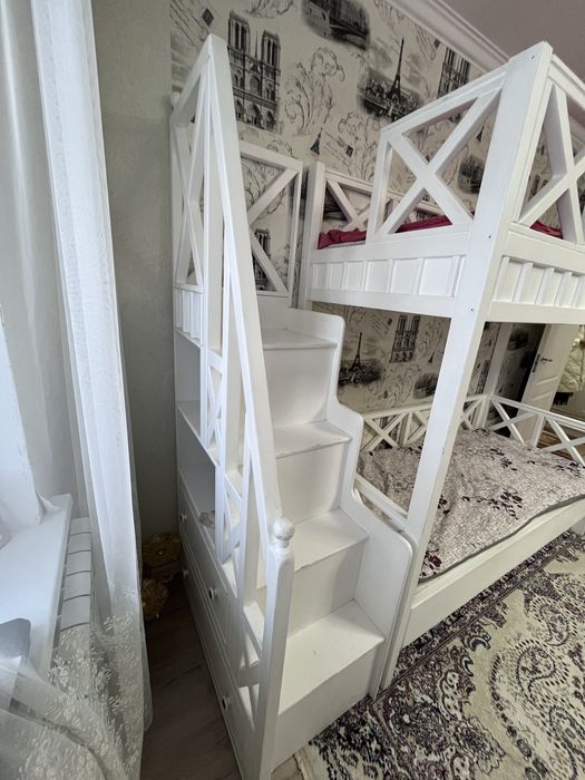 Двухъярусная кровать