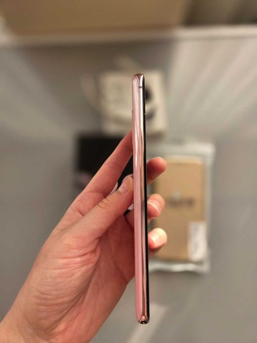 Samsung Galaxy S20 като нов с подаръци