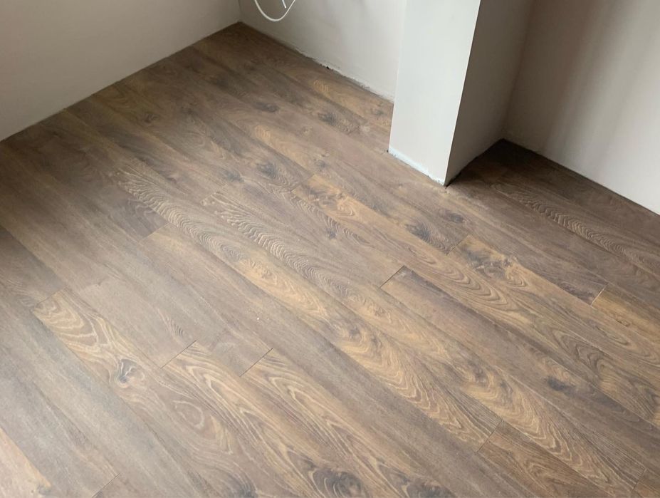 Монтаж на ламинат и первази