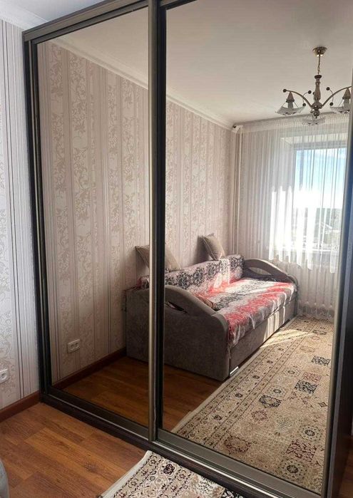 Шкаф купе зеркальными дверями