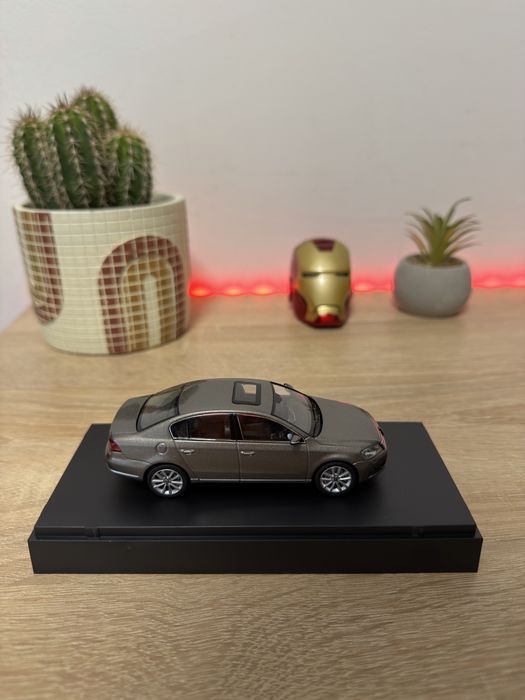 Macheta Volkswagen VW Passat B7 Gri - 1:43
