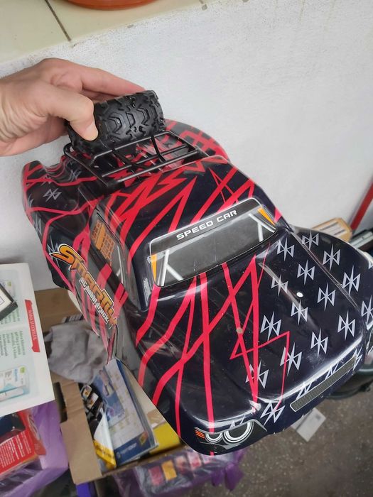 Caroserie de camionetă off-road (plastic durabil, conceput pentru a absorbi impacturile)