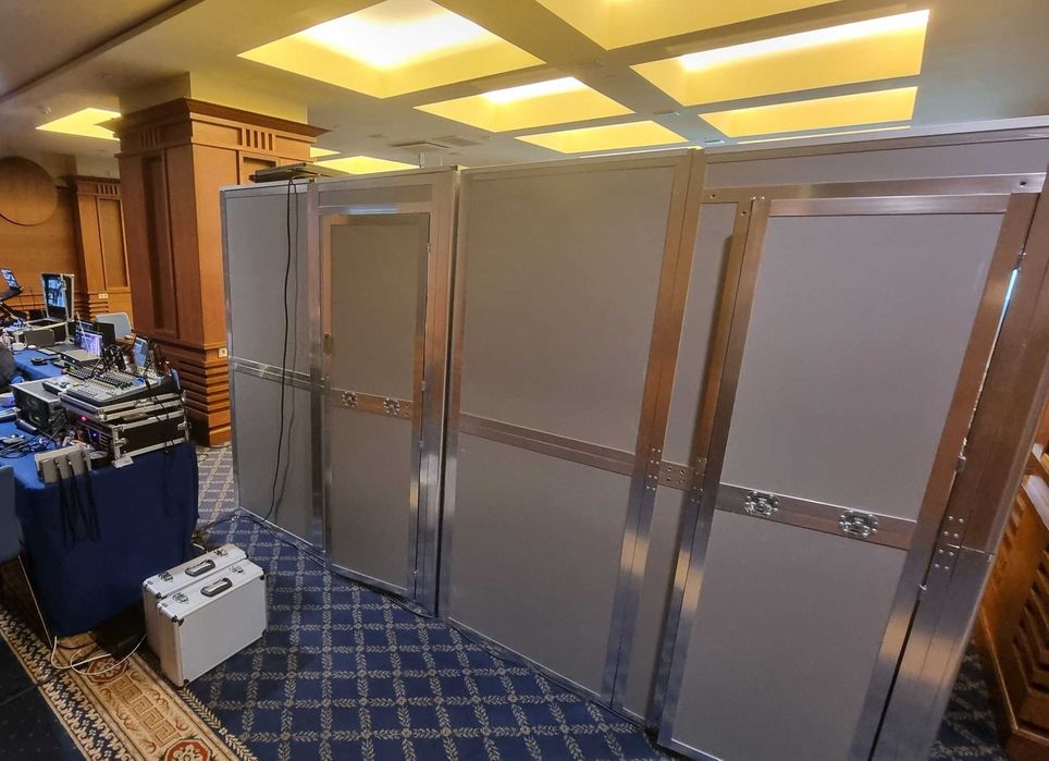 Кабина за превод. Система за симултанен превод. Озвучаване под наем.