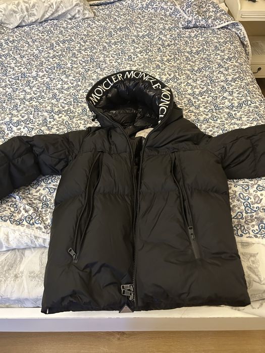 Зимняя куртка Moncler оригинал размер М
