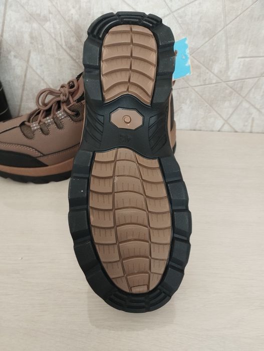 Кроссовки повседневные