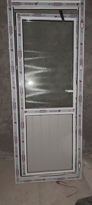 AKFA eshik b/u sotiladi. Xolati yaxshi.