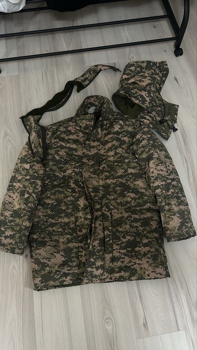 Зимний бушлат, военные берцы летние