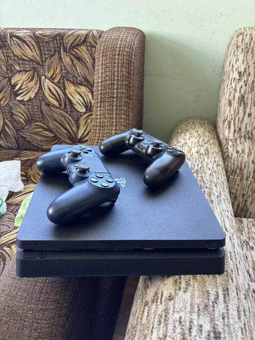 PS4 Slim + 2 джойстика – Вземи и играй веднага!
