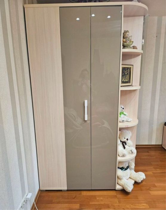 Угловой шкаф в отличном состоянии