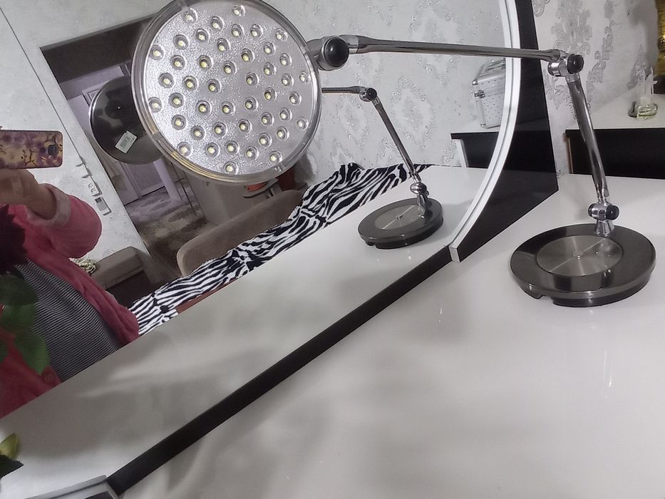 Настольная лампа