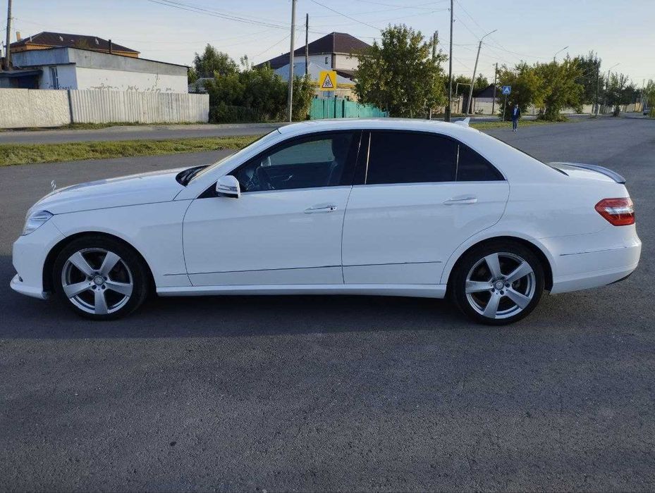Mercedes-Benz E300, 2012 год