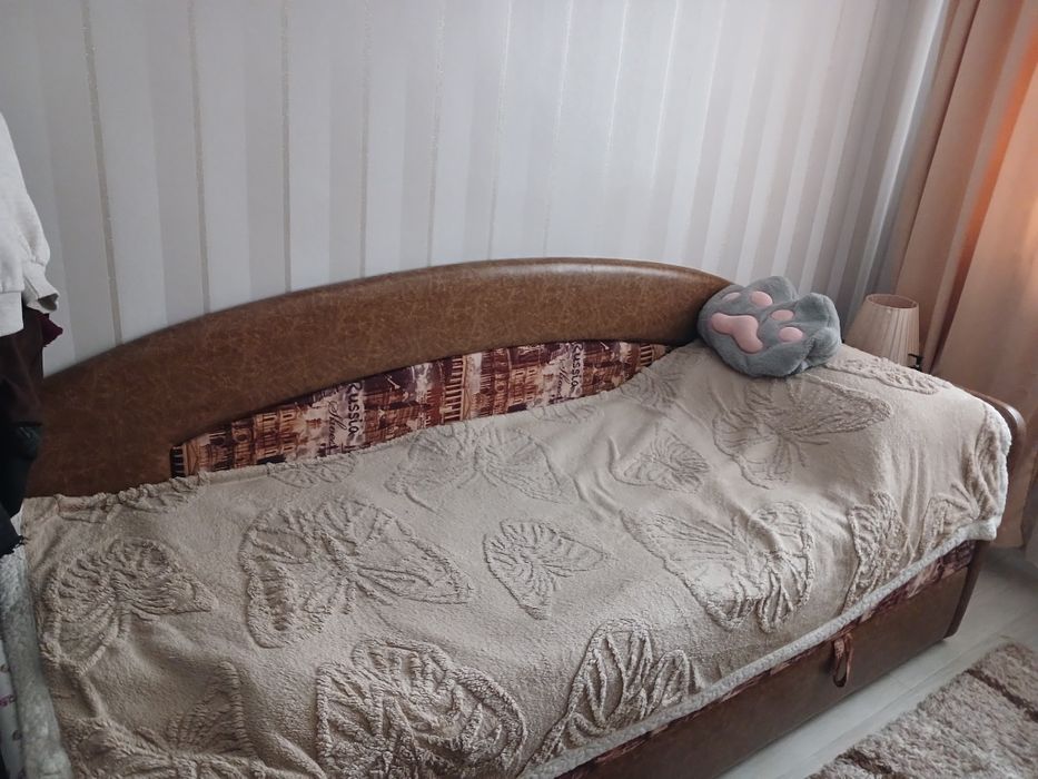 продам тахту в хорошем состоянии