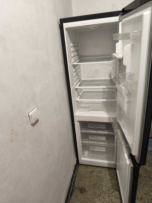 Хладилник Neo с диспенсър