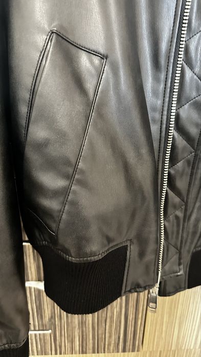 Дамско бомбър яке на Zara