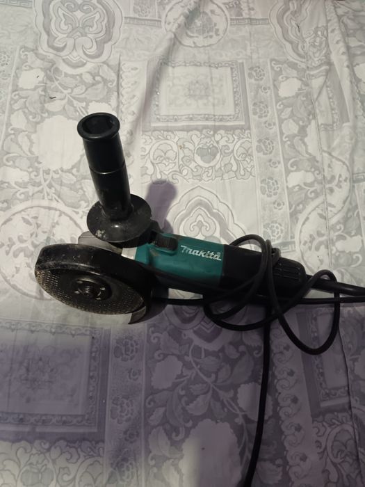 Flex Makita f puțin folosit