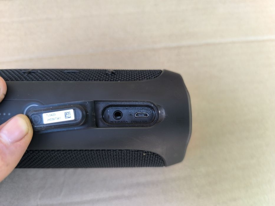 Оригинални преносими тонколони JBL , Loewe, Soni