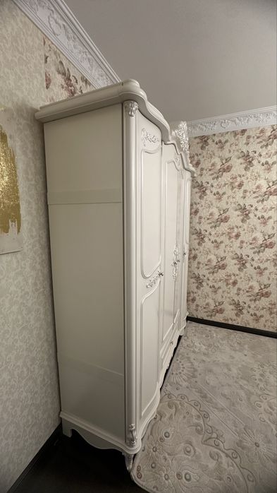 Шикарный шкаф в идеальном состоянии