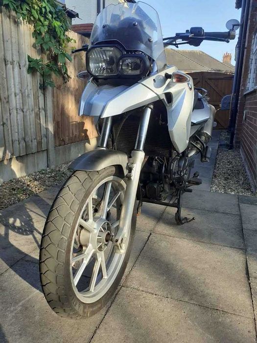 BMW F650 GS nerulata in tara