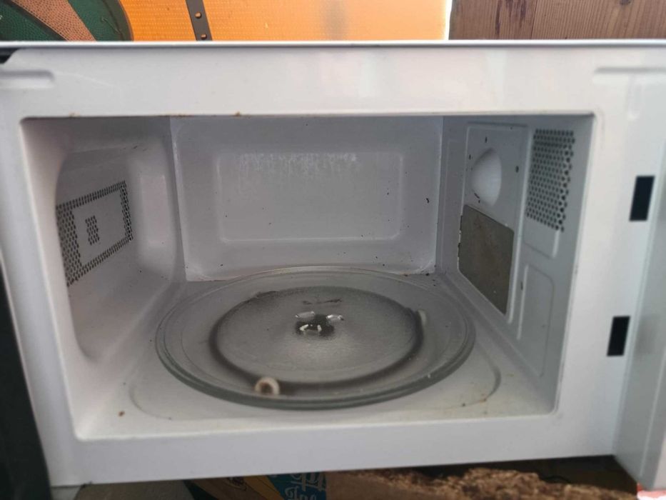 cuptor microunde Daewoo 700w 20L nou a fost 320 lei.