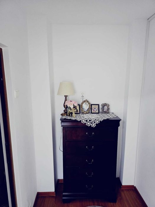 Vând apartament cu 3 camere, decomandat