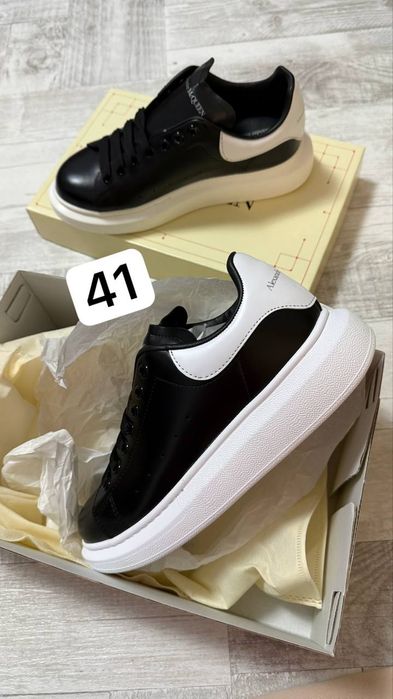 Adidasi barbati Mcqueen