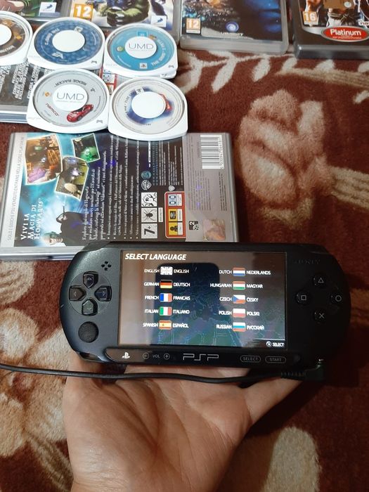 Vand PlayStation portabil street 1004 psp în stare bună cu 10 jocuri