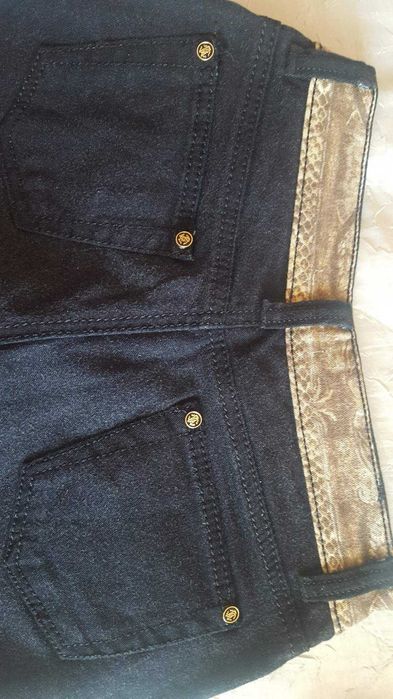 Нов оригинален панталон Roberto Cavalli - черен на цветя