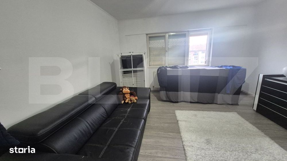 Apartament cu 3 camere de vanzare, 75.77 mp, in Carpati 2
