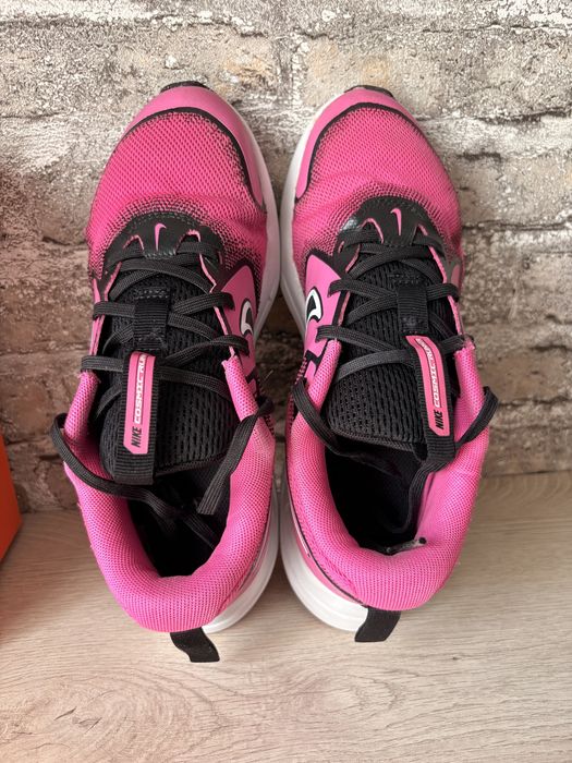 Маратонки Nike AIR MAX 270 и NIKE COSMIC RUNNER 35,5 сандали apawwa