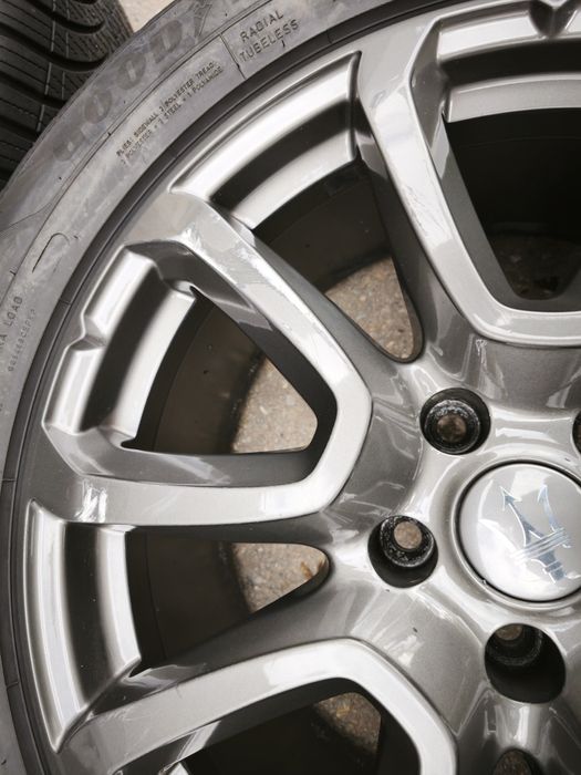 19" оригинални алуминиеви джанти за Mazerati Levante.