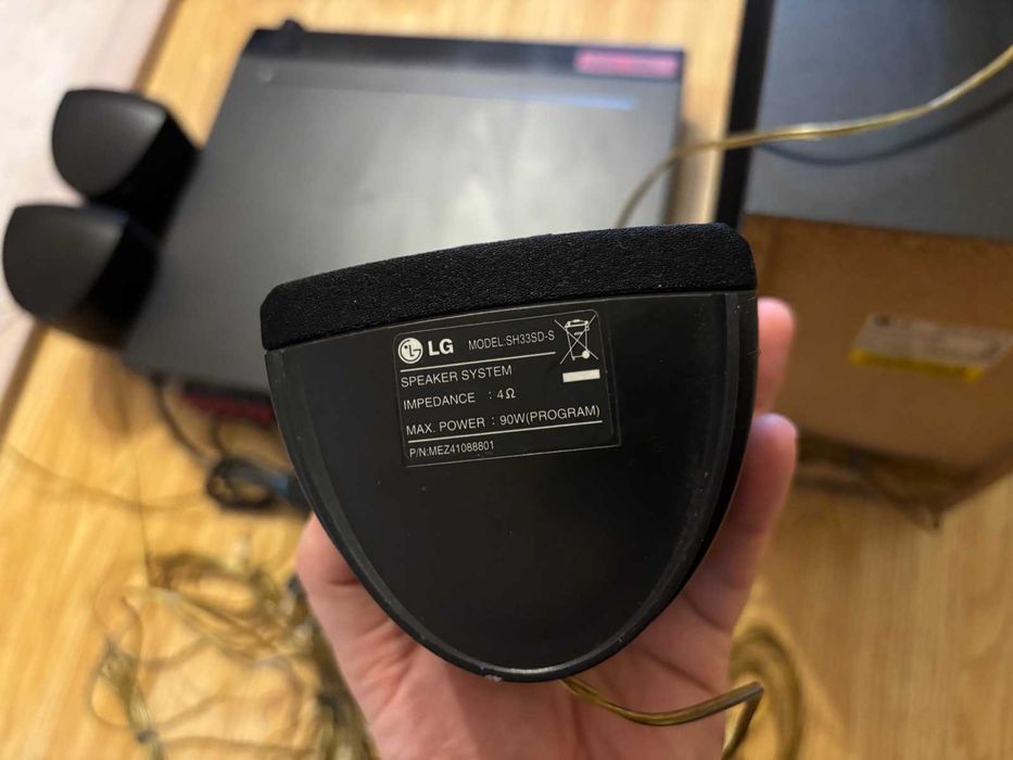 LG 5.1 Система за домашно кино 300W RMS