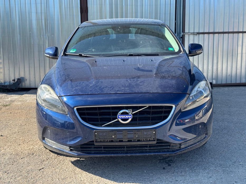 Dezmembrez Volvo V40 orice piesa dispnibila