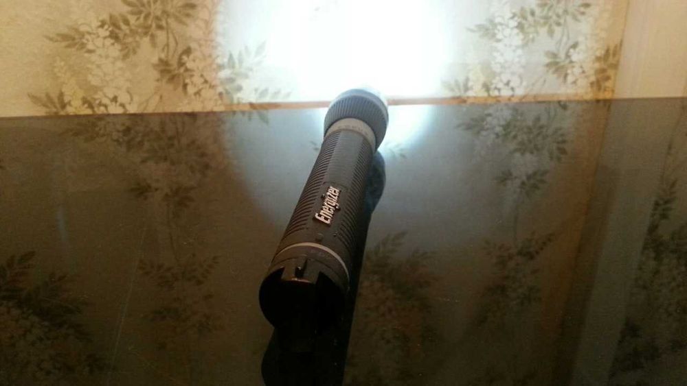 Фонарь  - фирменный фонарик Energizer