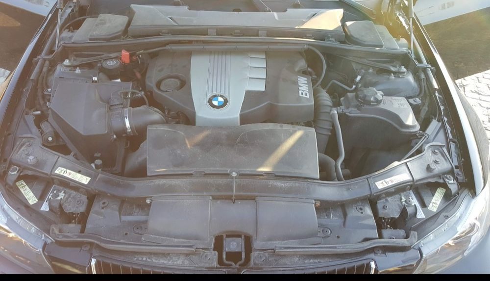 BMW E90  320d- 2008 -DIESEL - NEGRU - 5 UȘI - MOTORIZARE 2.0 - STARE BUNĂ